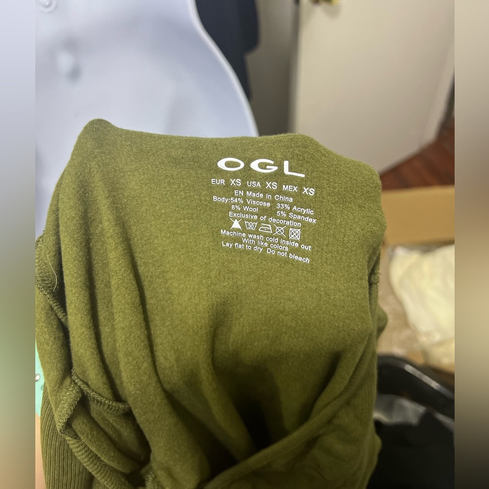 OGL Merino Wool Blend Front Twist Long Sleeves Top - Picture 4 of 4